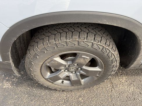 Used 2025 Honda Ridgeline TrailSport image 2