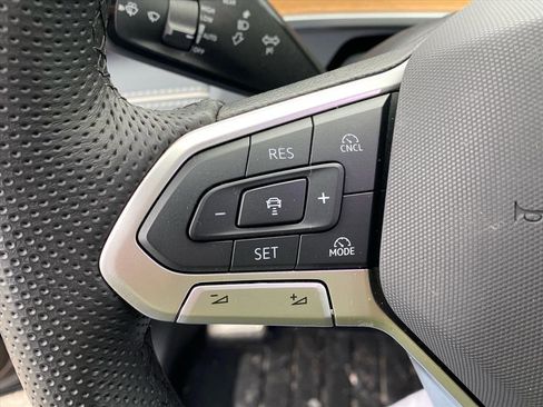 Used 2025 Volkswagen Tiguan SEL R-Line AWD/4WD image 17