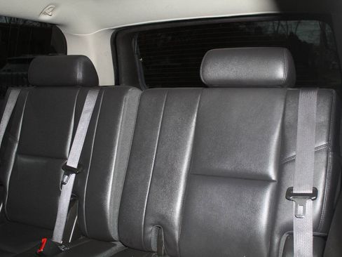 Used 2012 Cadillac Escalade ESV Luxury image 10