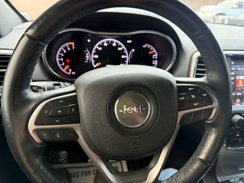 Used 2018 Jeep Grand Cherokee Altitude AWD/4WD image 12