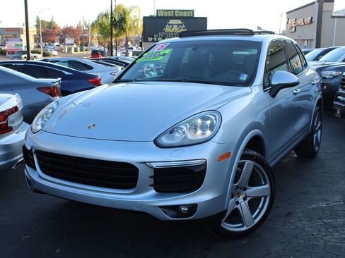 Used 2018 Porsche Cayenne Platinum Edition image 45