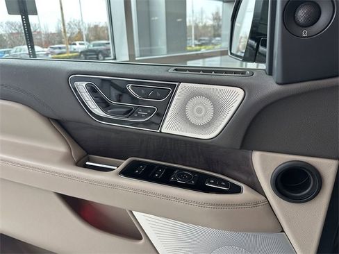 Certified 2022 Lincoln Navigator Reserve image 30