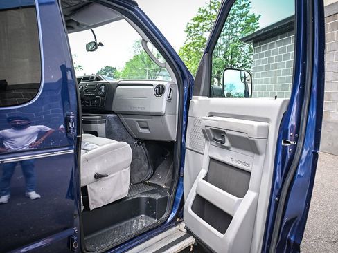 Used 2011 Ford E-150 and Econoline 150 w/ RV Plus Pkg RWD image 17