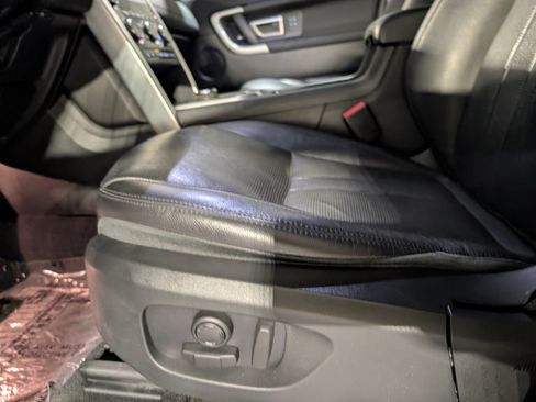 Used 2018 Land Rover Discovery Sport HSE AWD/4WD image 18