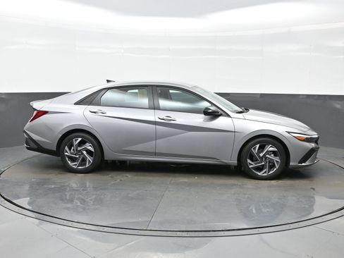 Certified 2025 Hyundai Elantra Sport image 7