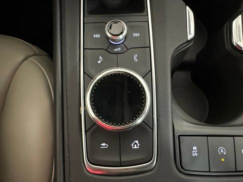 Used 2021 Cadillac XT4 Premium Luxury w/ Enhanced Visibility Package AWD/4WD image 16