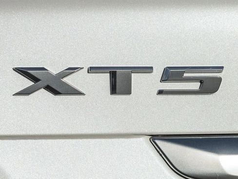 Used 2021 Cadillac XT5 Premium Luxury image 5