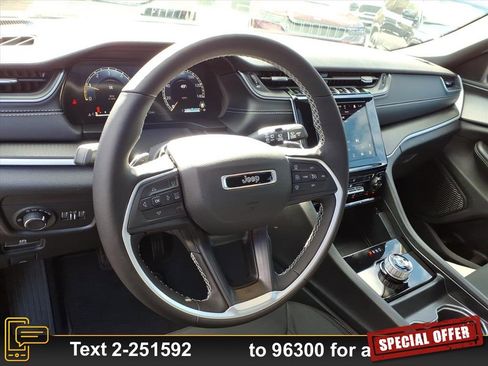 New 2025 Jeep Grand Cherokee 4WD image 8