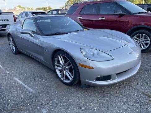 Used 2007 Chevrolet Corvette Coupe w/ Performance Package image 1