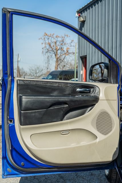 Used 2018 Dodge Grand Caravan SE w/ UConnect Hands-Free Group FWD image 17