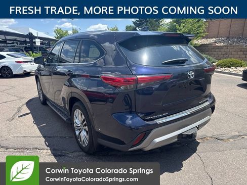 Used 2022 Toyota Highlander Platinum AWD/4WD image 7