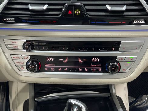 Used 2021 BMW 750i xDrive w/ Executive Package image 25