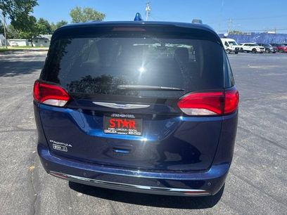 Used 2018 Chrysler Pacifica Touring-L Plus w/ Tire & Wheel Group