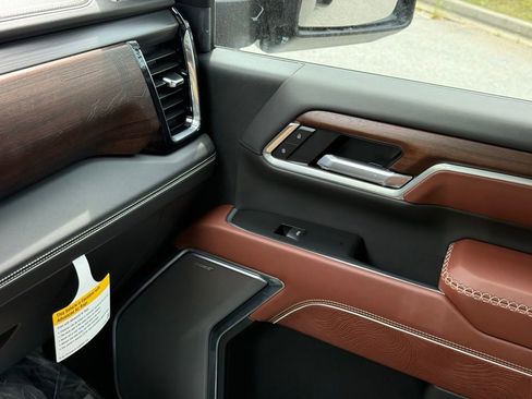 New 2026 GMC Sierra 3500 Denali Ultimate AWD/4WD image 32