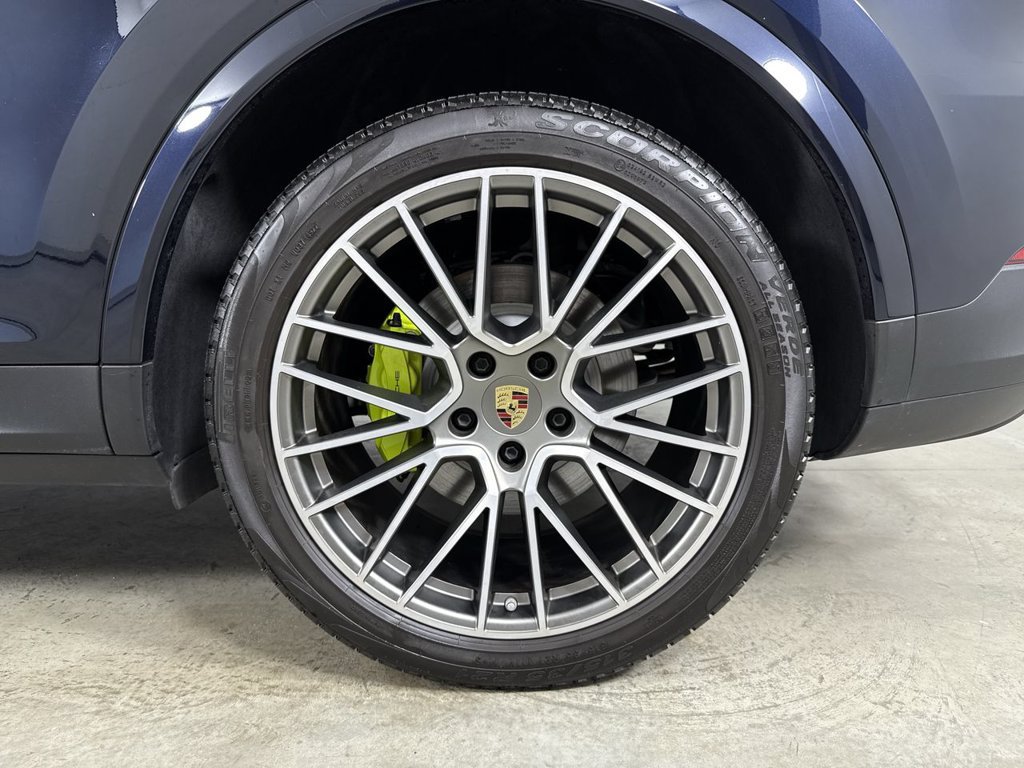 Certified 2023 Porsche Cayenne Platinum Edition AWD/4WD image 14