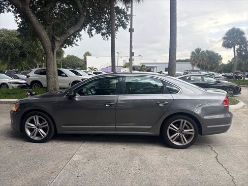 Used 2012 Volkswagen Passat TDI SE FWD image 11