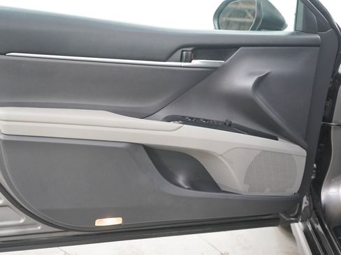 Used 2019 Toyota Camry SE FWD image 17