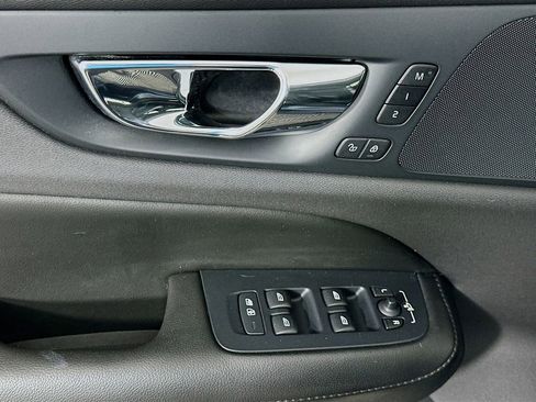 Used 2019 Volvo S60 T6 Momentum w/ Premium Package image 18