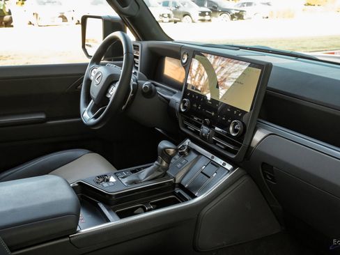 Used 2025 Lexus GX 550 w/ Accessory Package (CT) image 53