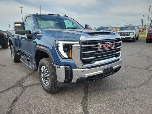 Used 2024 GMC Sierra 3500 SLE w/ SLE Convenience Package AWD/4WD image 3