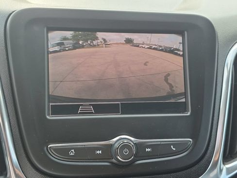 Used 2022 Chevrolet Equinox LT FWD image 17