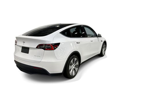 Certified 2021 Tesla Model Y Long Range AWD/4WD image 6