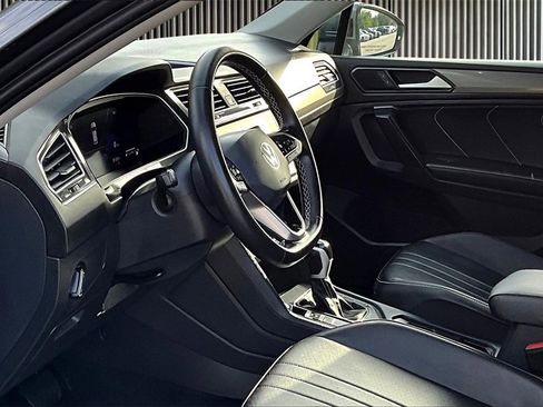 Used 2024 Volkswagen Tiguan SE image 14