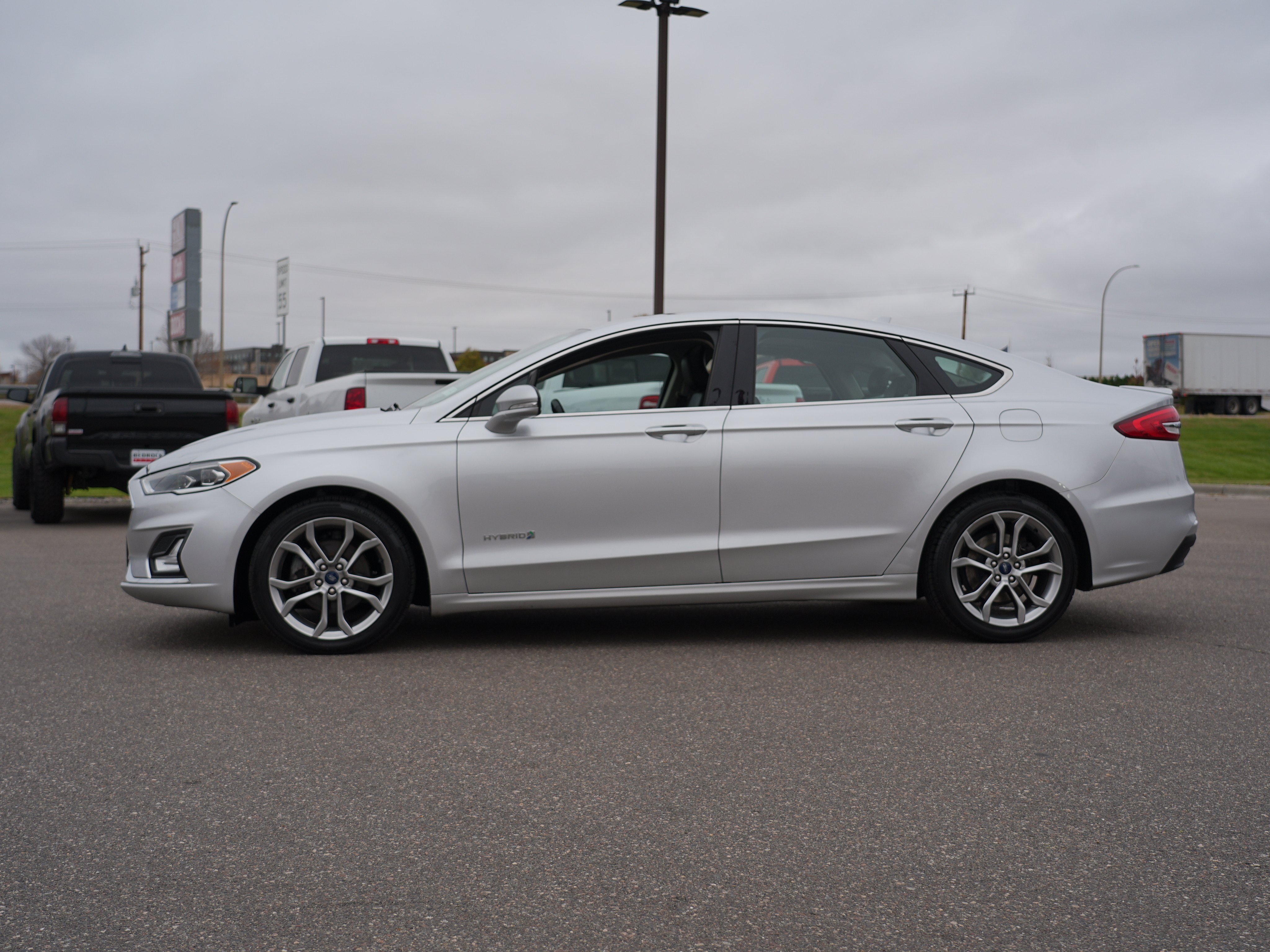 Used 2019 Ford Fusion Titanium FWD image 6