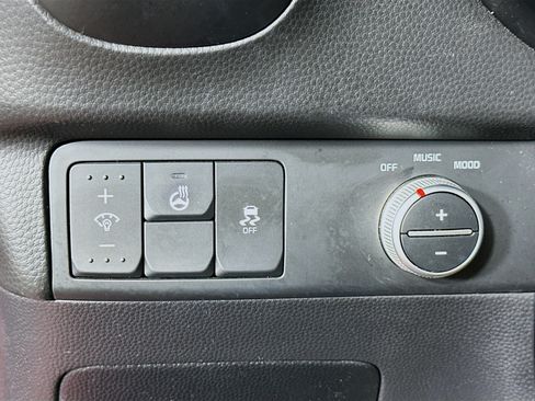 Used 2019 Kia Soul + FWD image 17