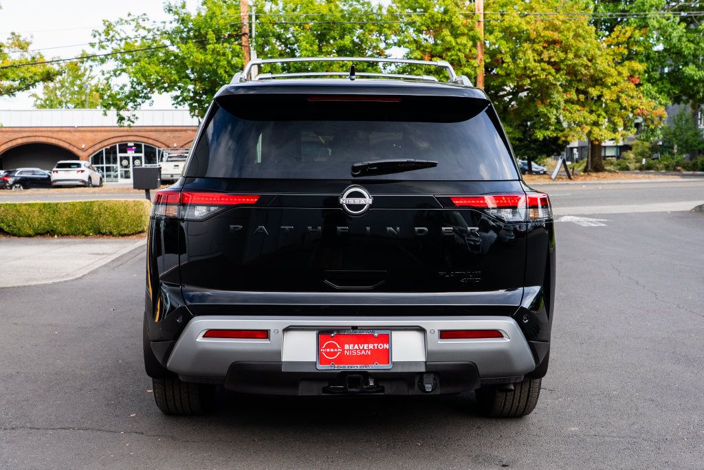 Used 2025 Nissan Pathfinder Platinum w/ Black Appearance Package AWD/4WD image 5