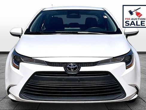 Used 2023 Toyota Corolla LE FWD image 3