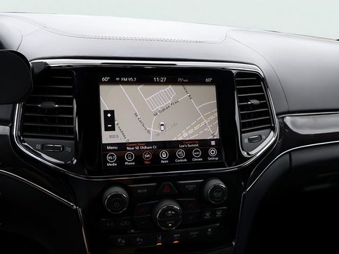 Used 2020 Jeep Grand Cherokee Overland AWD/4WD image 20