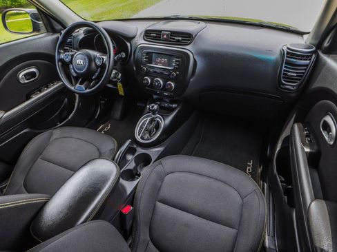 Used 2015 Kia Soul + FWD image 24