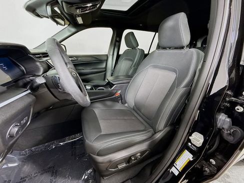Used 2024 Jeep Grand Cherokee L Laredo RWD image 19