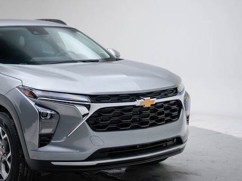 New 2026 Chevrolet Trax LT w/ Driver Confidence Package image 13