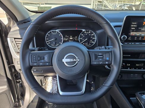 Used 2024 Nissan Rogue SV w/ SV Premium Package FWD image 16