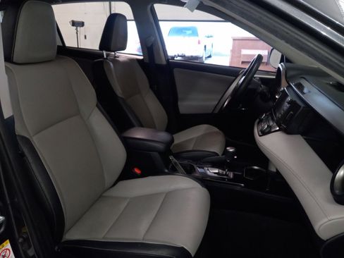 Used 2016 Toyota RAV4 Limited image 19