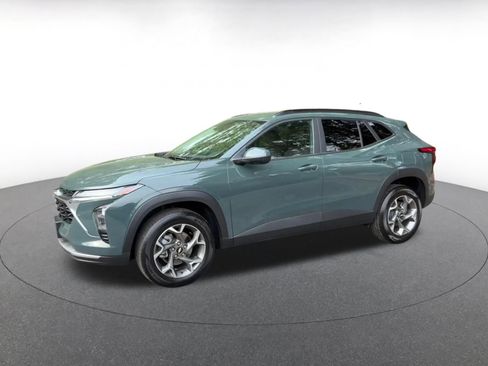 Used 2025 Chevrolet Trax LT image 8