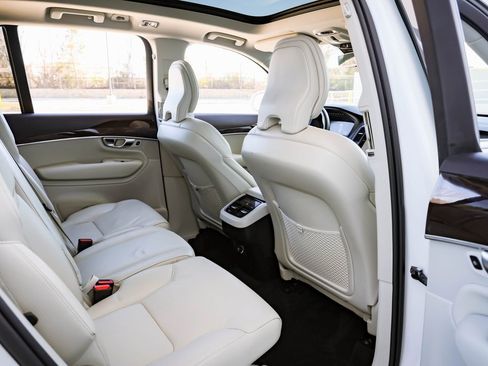 Used 2019 Volvo XC90 T5 Momentum w/ Multimedia Package image 25