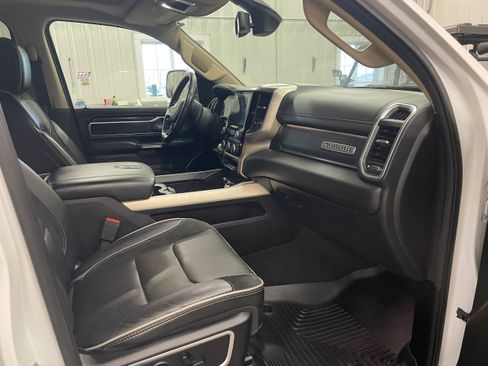 Used 2019 RAM 1500 Laramie AWD/4WD image 36