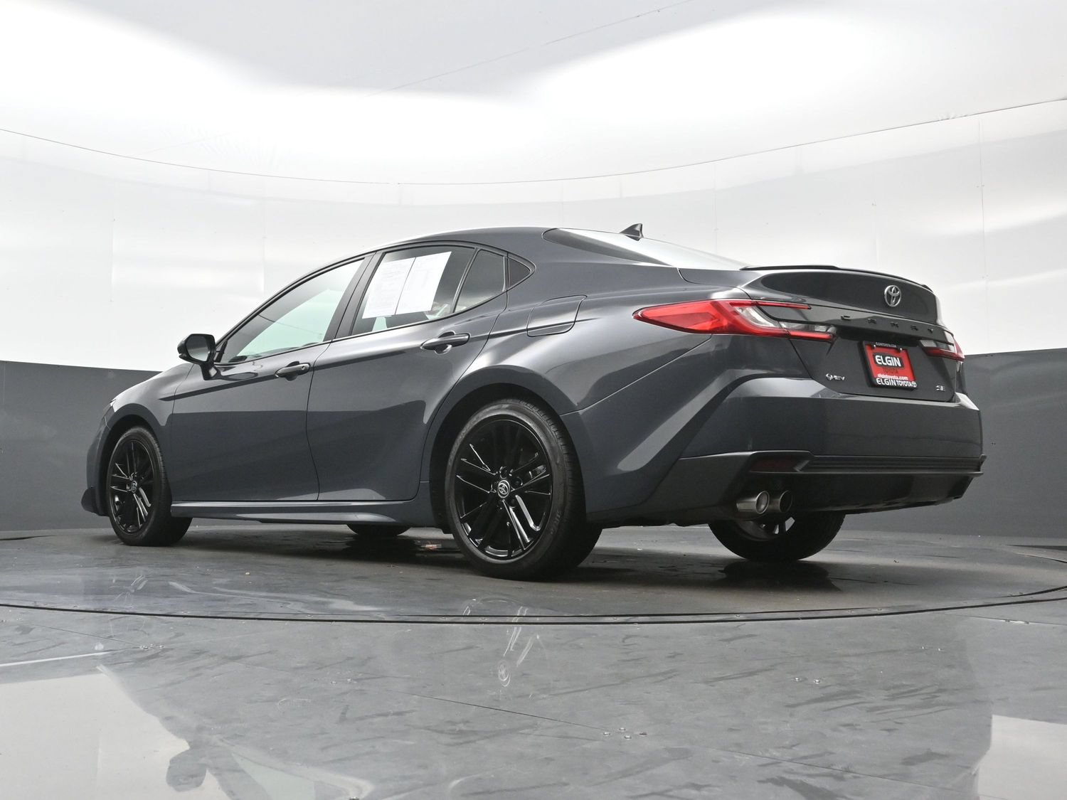 Used 2025 Toyota Camry SE FWD image 31