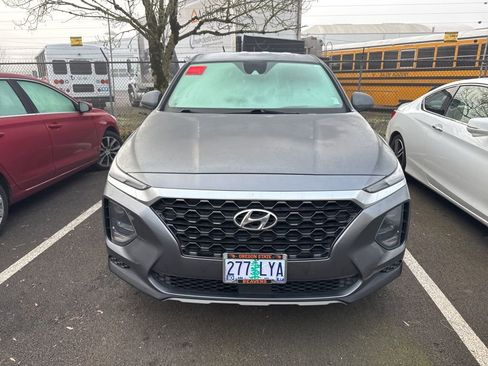 Used 2019 Hyundai Santa Fe SE image 2