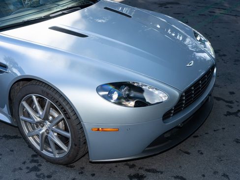 Used 2015 Aston Martin V8 Vantage GT image 11