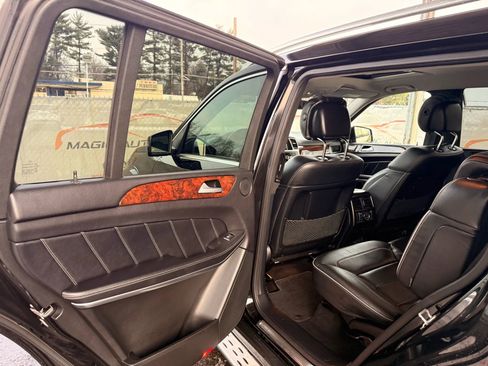 Used 2014 Mercedes-Benz GL 550 4MATIC image 17