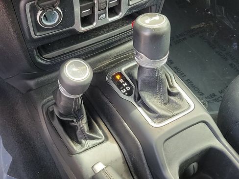Used 2024 Jeep Wrangler Unlimited Sahara AWD/4WD image 27