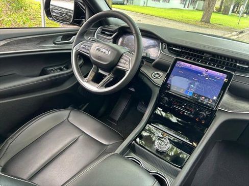 Certified 2025 Jeep Grand Cherokee Limited w/ MOPAR Finishing Package RWD image 11