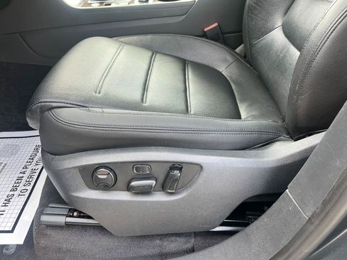 Used 2016 Volkswagen Touareg TDI AWD/4WD image 28
