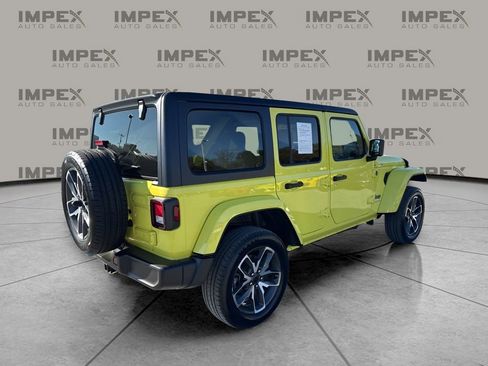Used 2024 Jeep Wrangler Unlimited w/ Convenience Group image 5