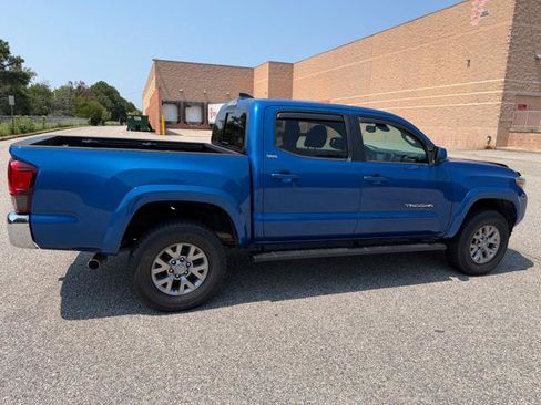 Used 2018 Toyota Tacoma SR5 RWD image 37