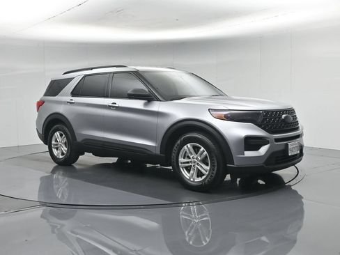 Certified 2023 Ford Explorer XLT RWD image 28